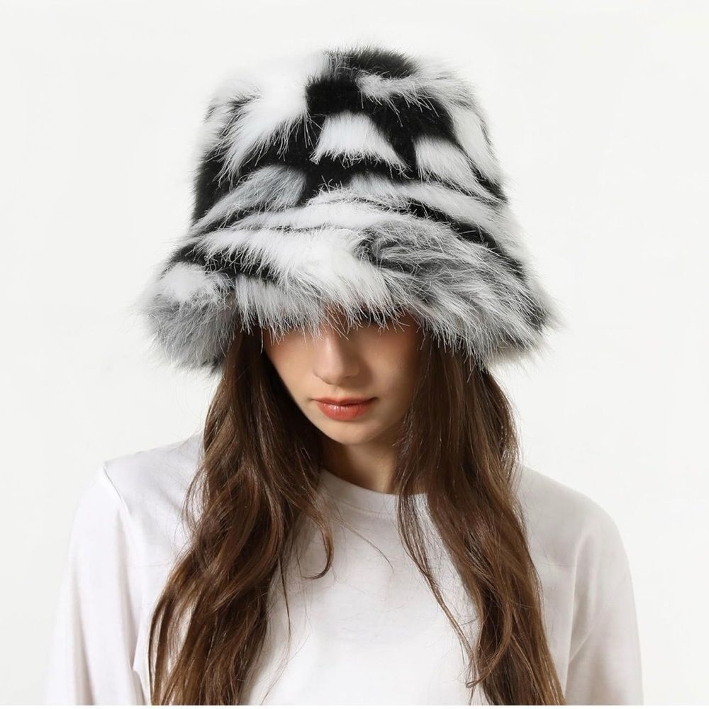 Women's Faux Fur Fuzzy Bucket Hat Furry Cap Plush black & white Bucket Hat